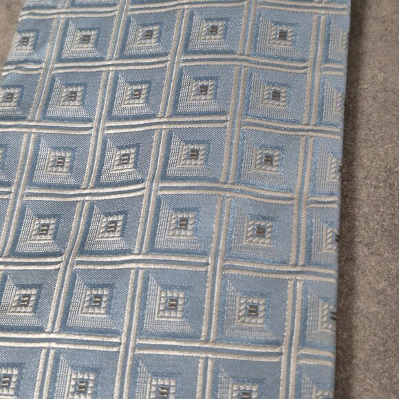 Ermenegildo Zegna 100% Silk Light Blue Geometric Pattern Tie - Picture 6 of 6